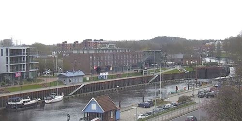 View of the river and passing cars -  Live Webcam , Germany Stade